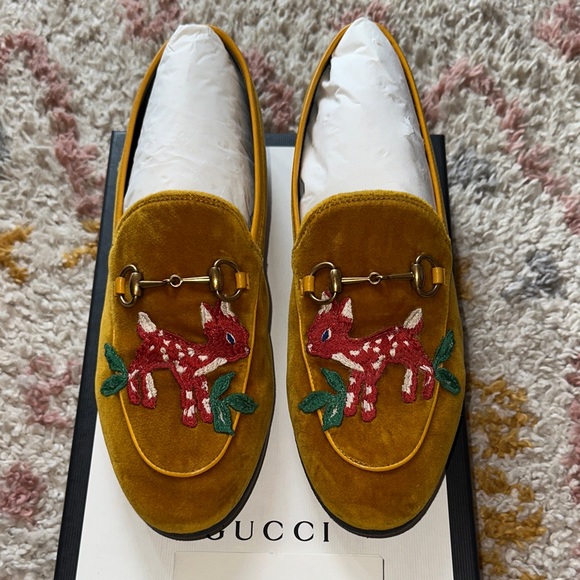 Gucci horsebit velvet loafer with Deer detail